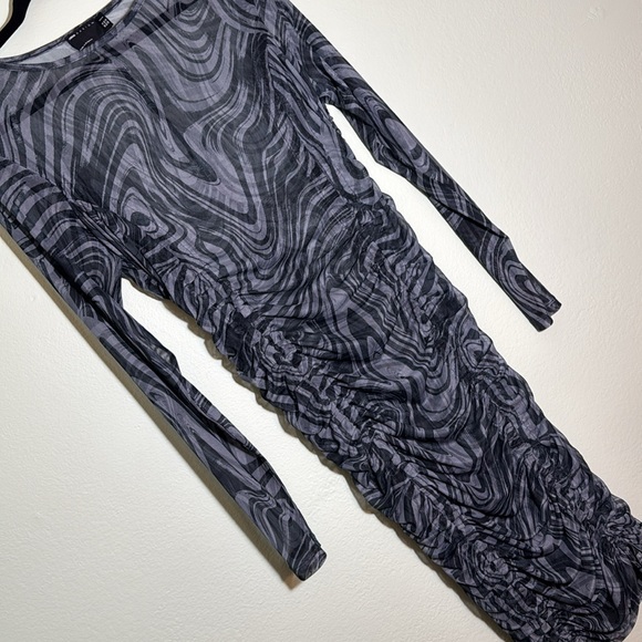 ASOS design curve 12 long sleeve dress with ruching in printed mesh - Picture 7 of 9